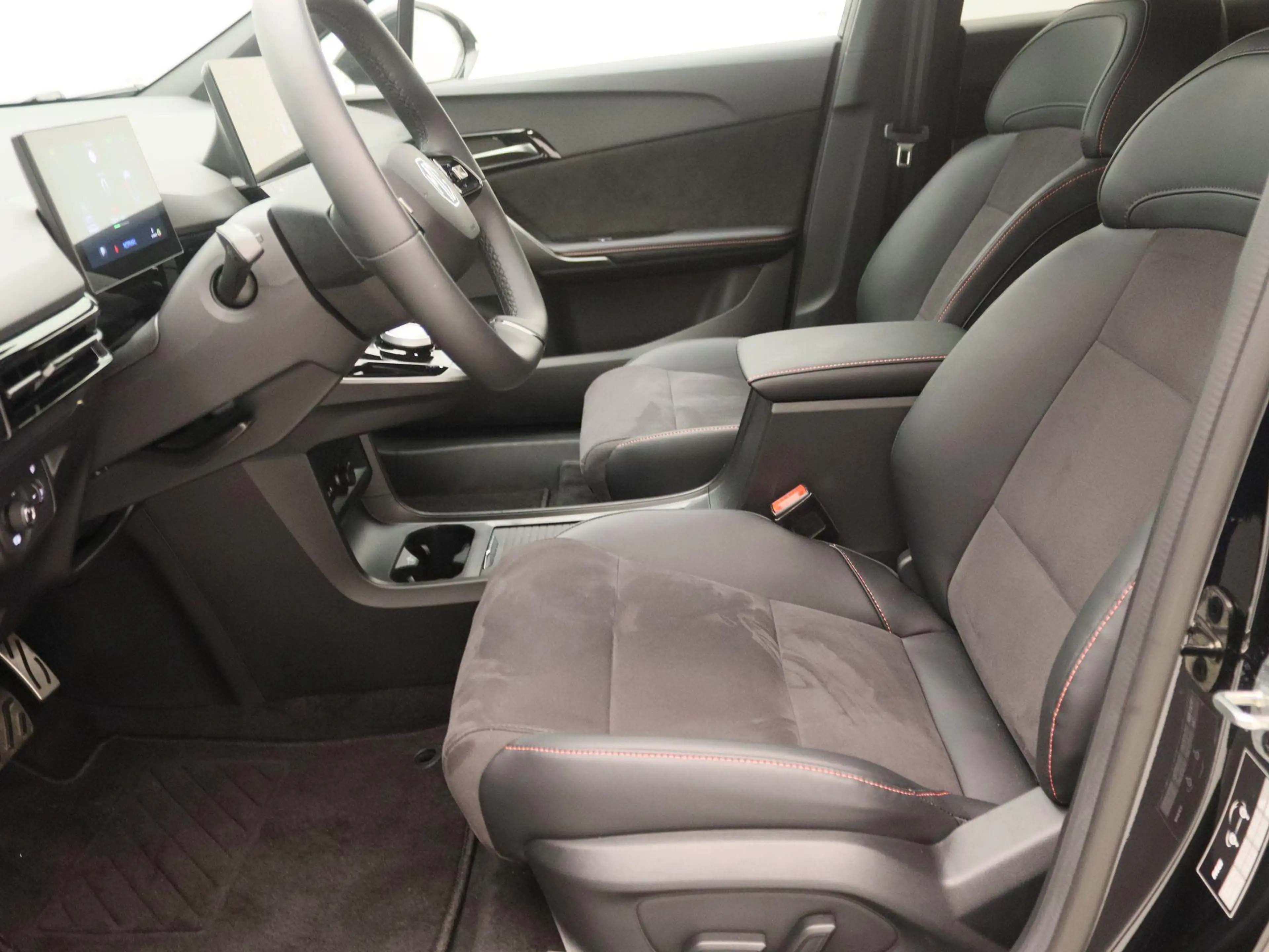 MG MG4 XPOWER 64kWh AWD — photo 11