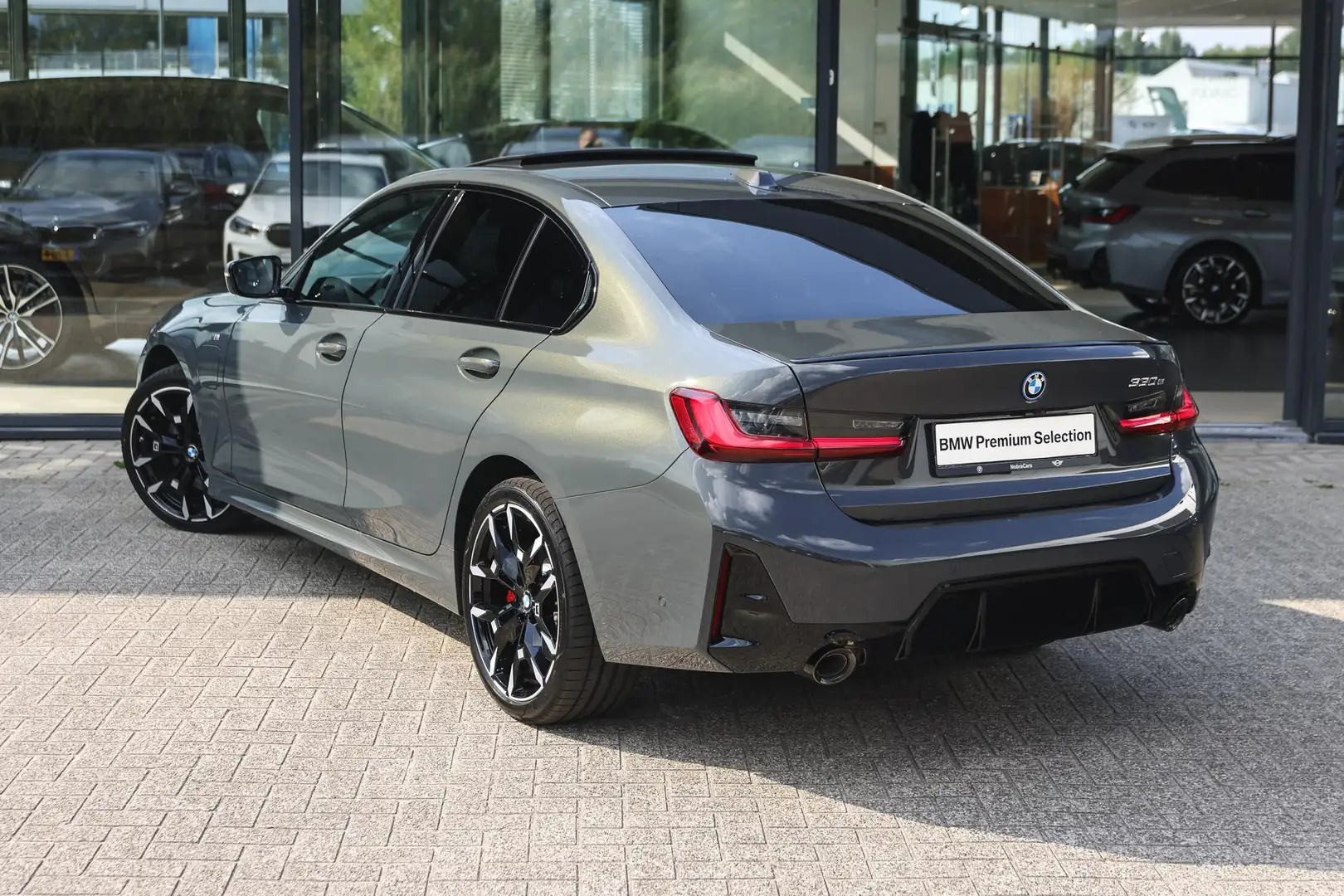 BMW 330 3 serie 330e M Sport Automaat / Schuif-kanteldak / Gris - 2