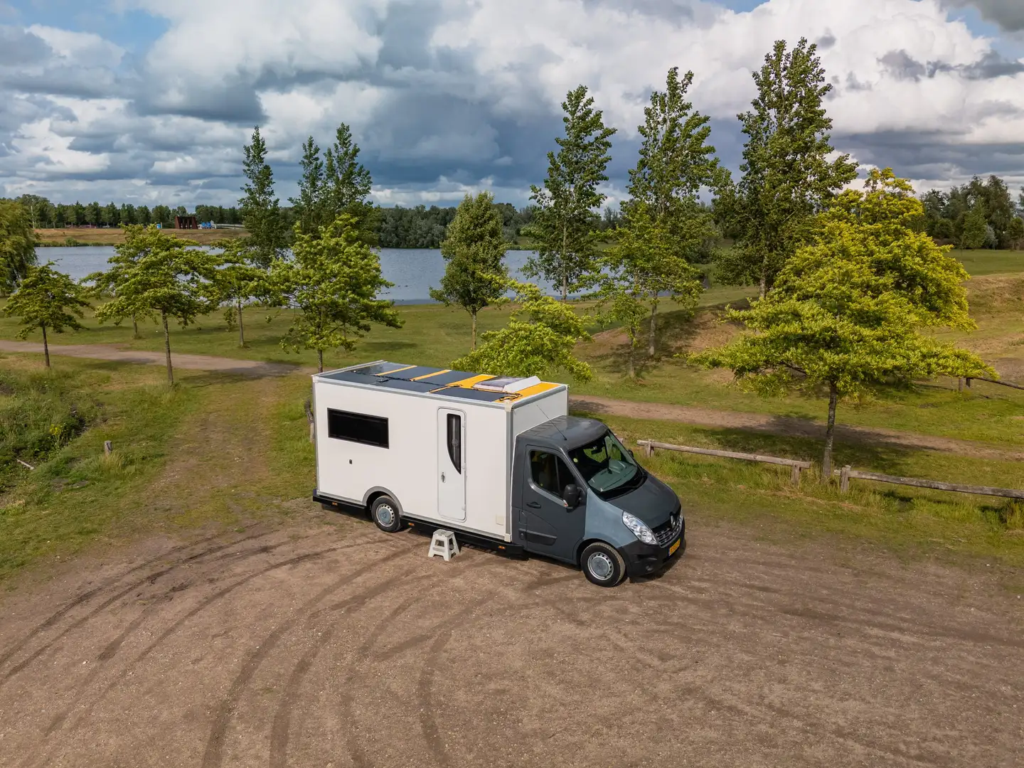 Renault Master off-grid camper, L4H3 bakwagen, CityBOX Lowliner Wit - 1