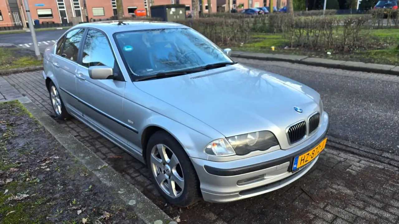 BMW 330