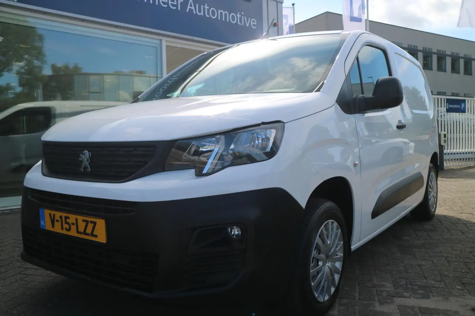Peugeot Partner 1.2 PureTech Premium navigatie / camera / carplay Wit - 1