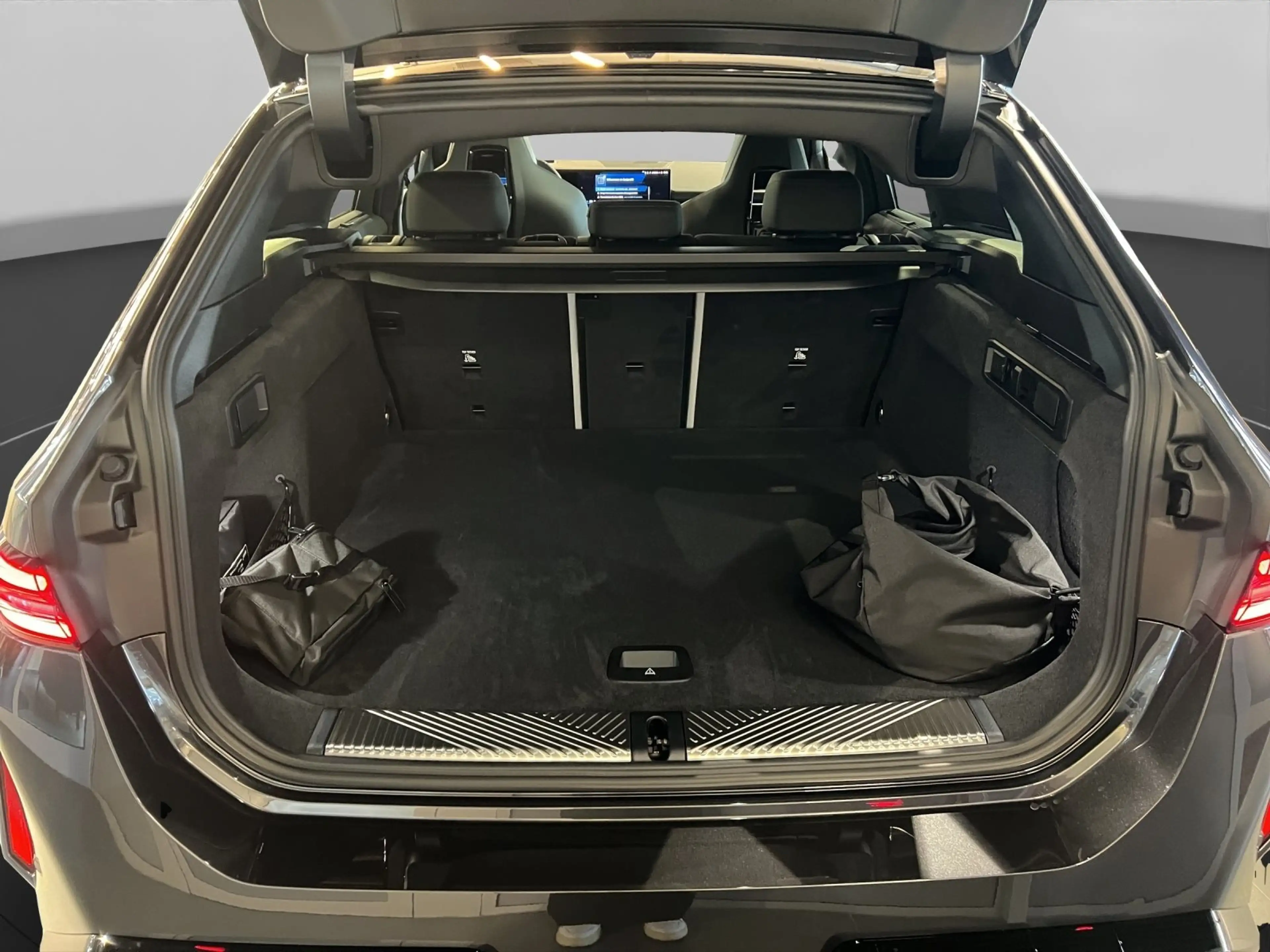 BMW M5 Touring M Drivers P. LED Pano.Dach AHK — photo 11