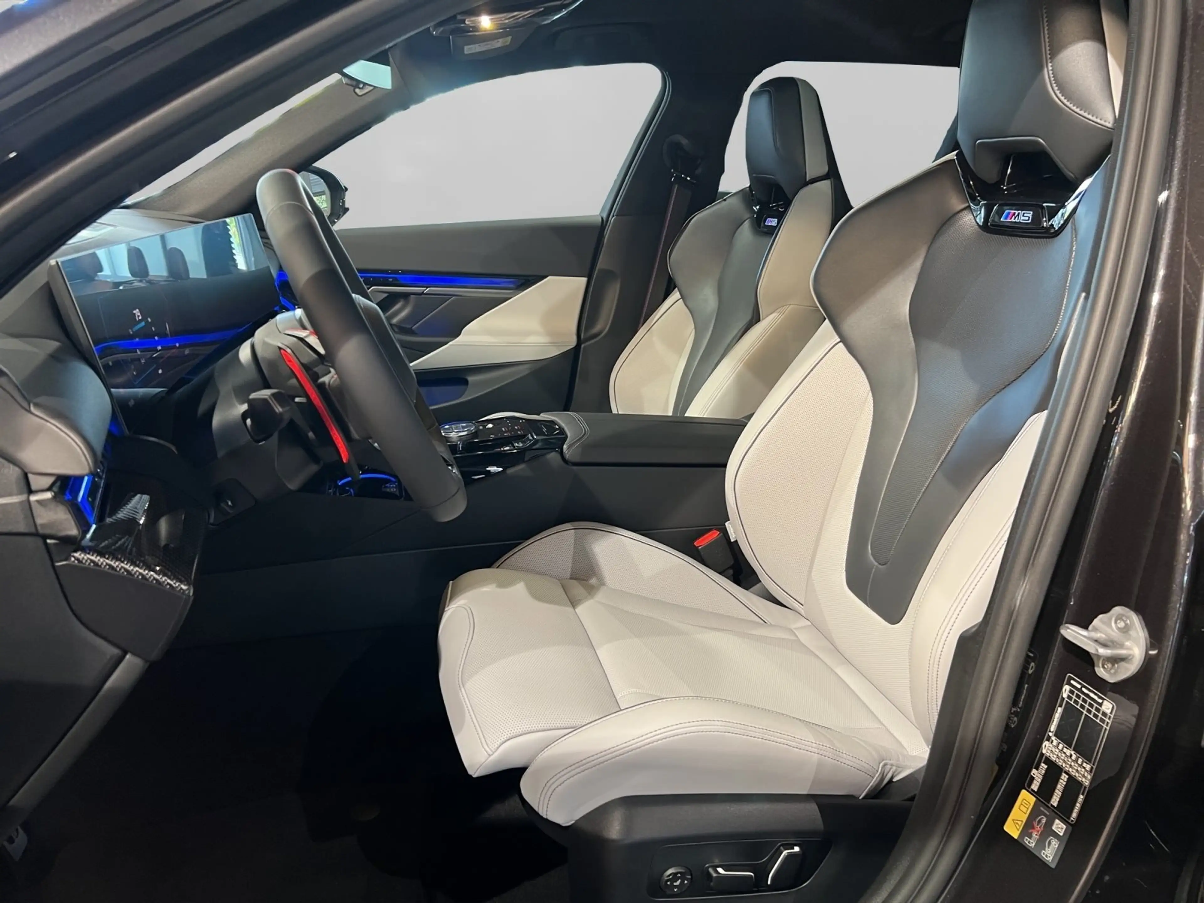 BMW M5 Touring M Drivers P. LED Pano.Dach AHK — photo 4