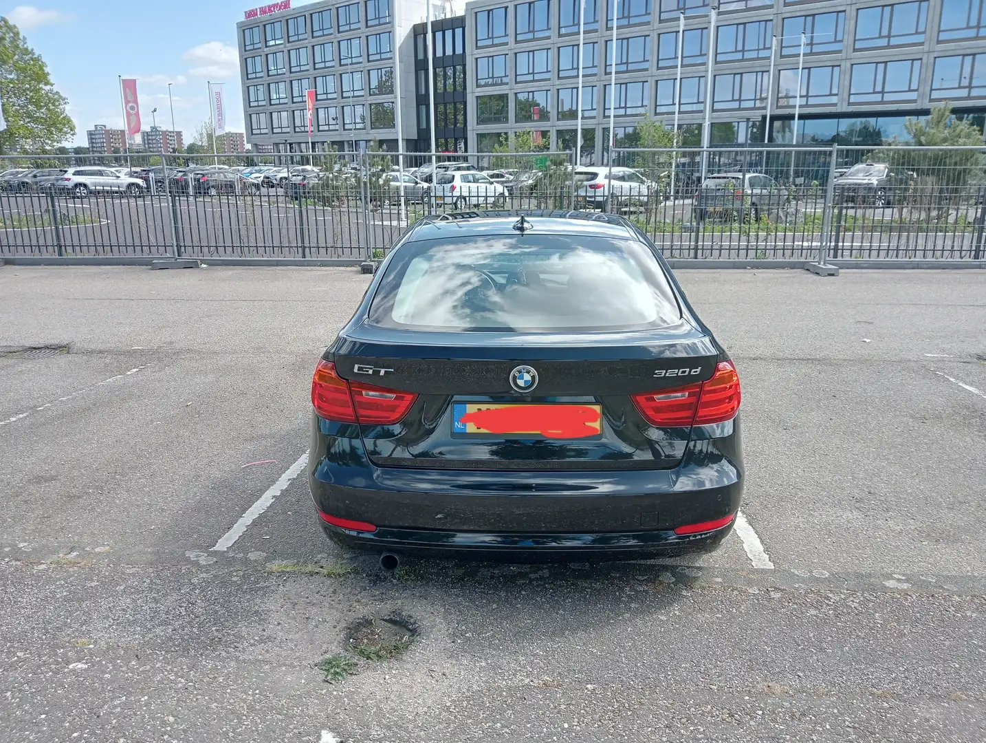 BMW 320 320 High Executive Zwart - 2