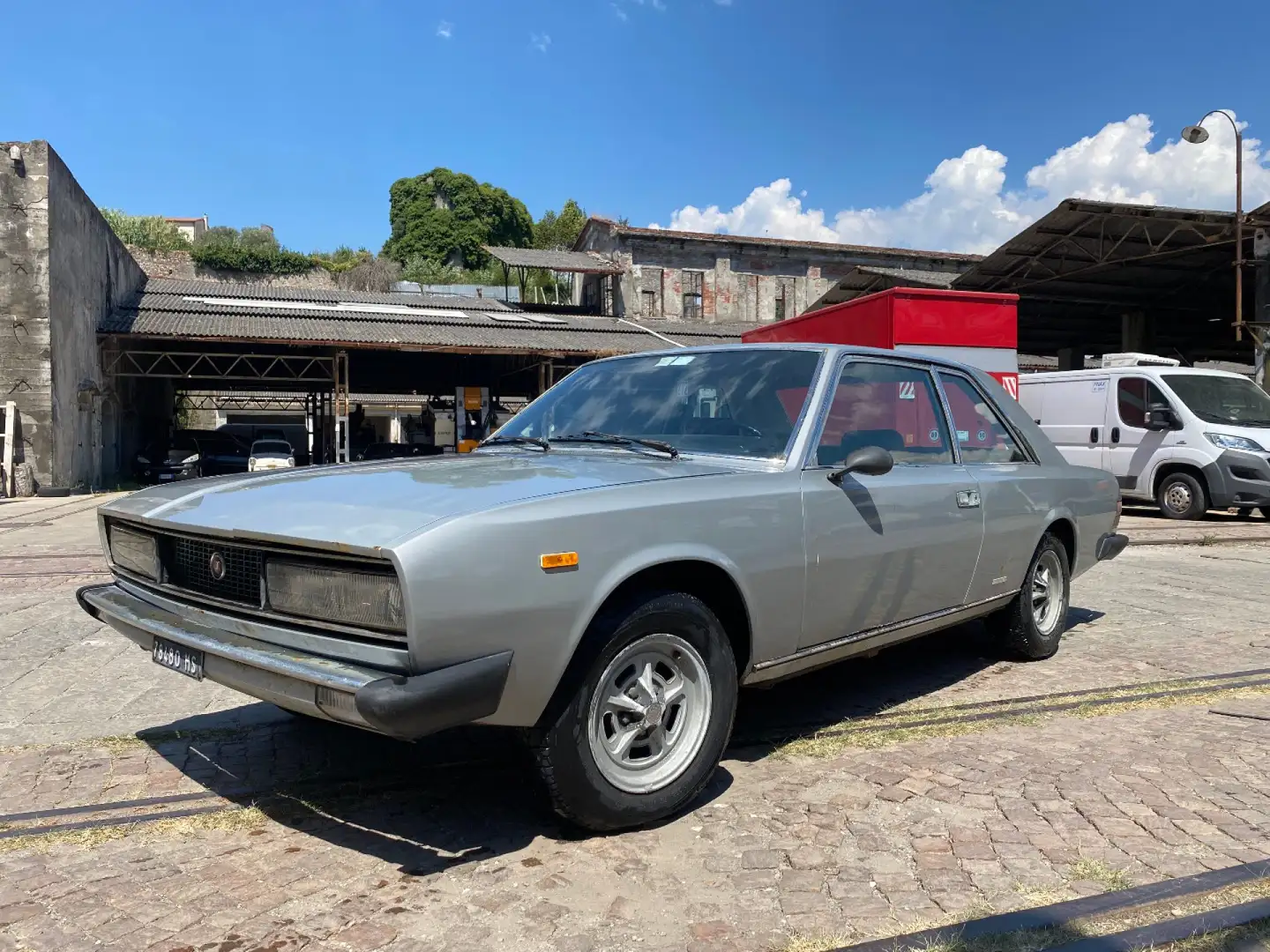 Fiat 130 COUPE' AUTOMATICA DA RESTAURARE Silber - 1