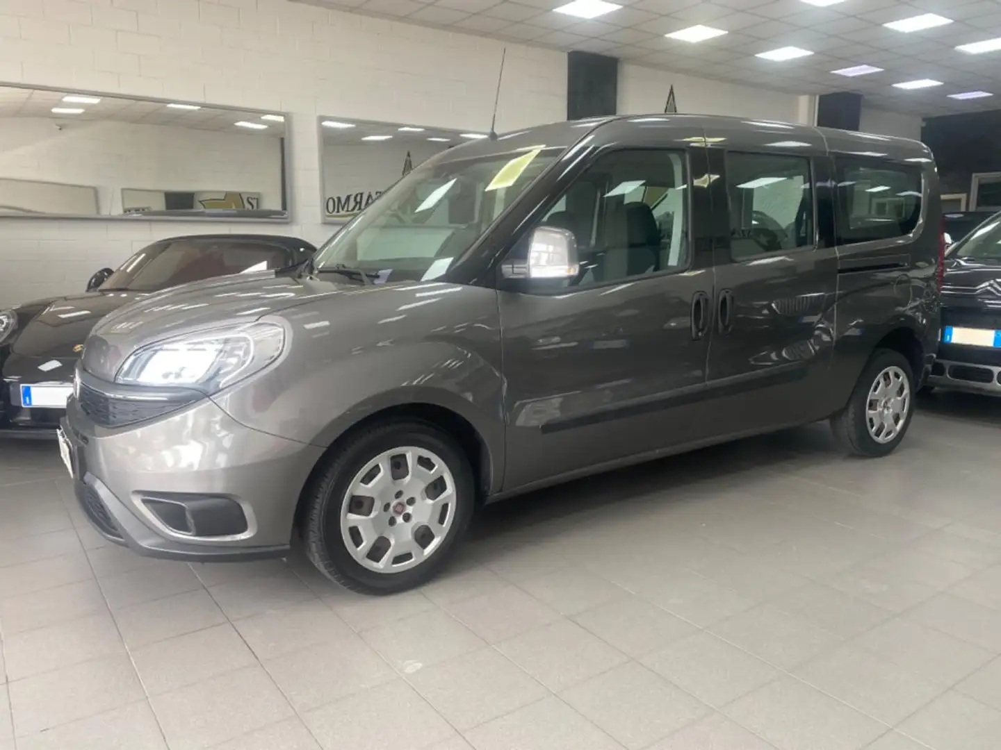 Fiat Doblo Doblò 1.6 MJT Maxi AUTOVETTURA *51.450 KM REALI* Gris - 1