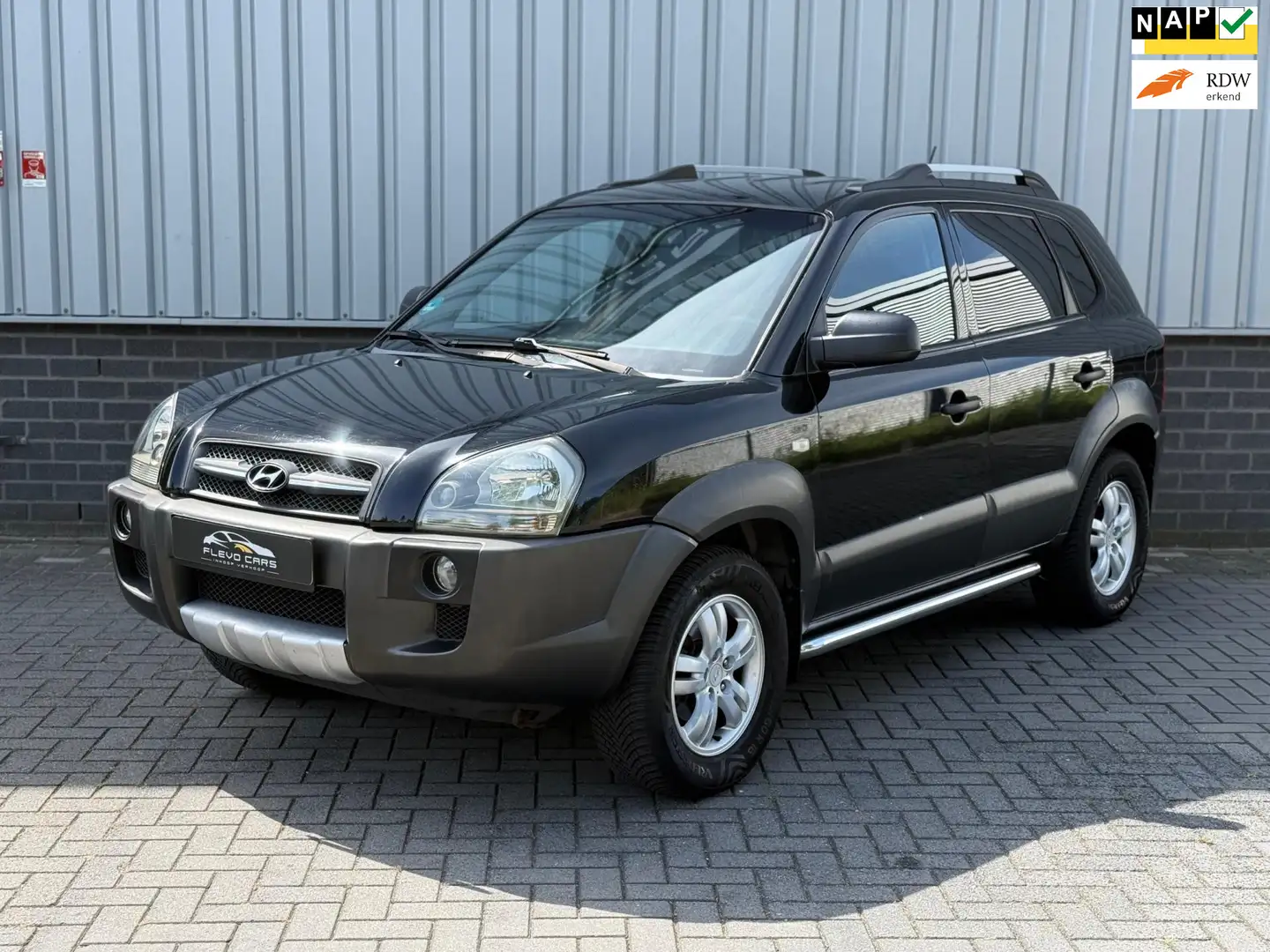 Hyundai TUCSON 2.0i Dynamic Cross |Airco|CruiseCtrl|Trekhaak| Zwart - 1