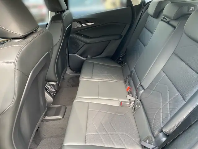 BMW 2 Series view 11
