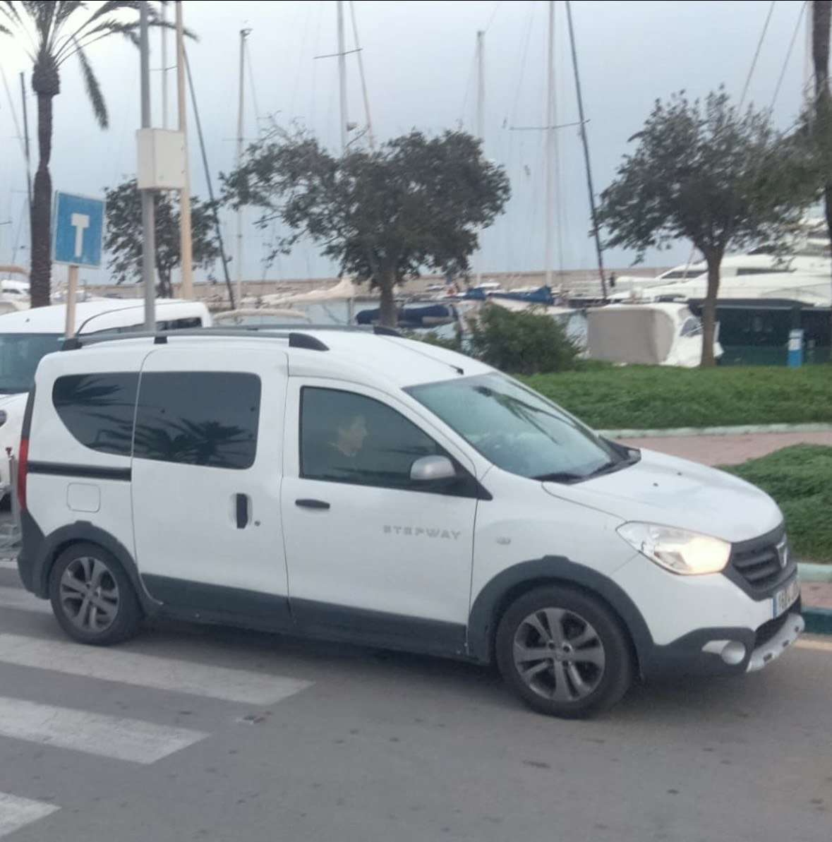Dacia Dokker Stepway 1.5dci 90cv - foto 1