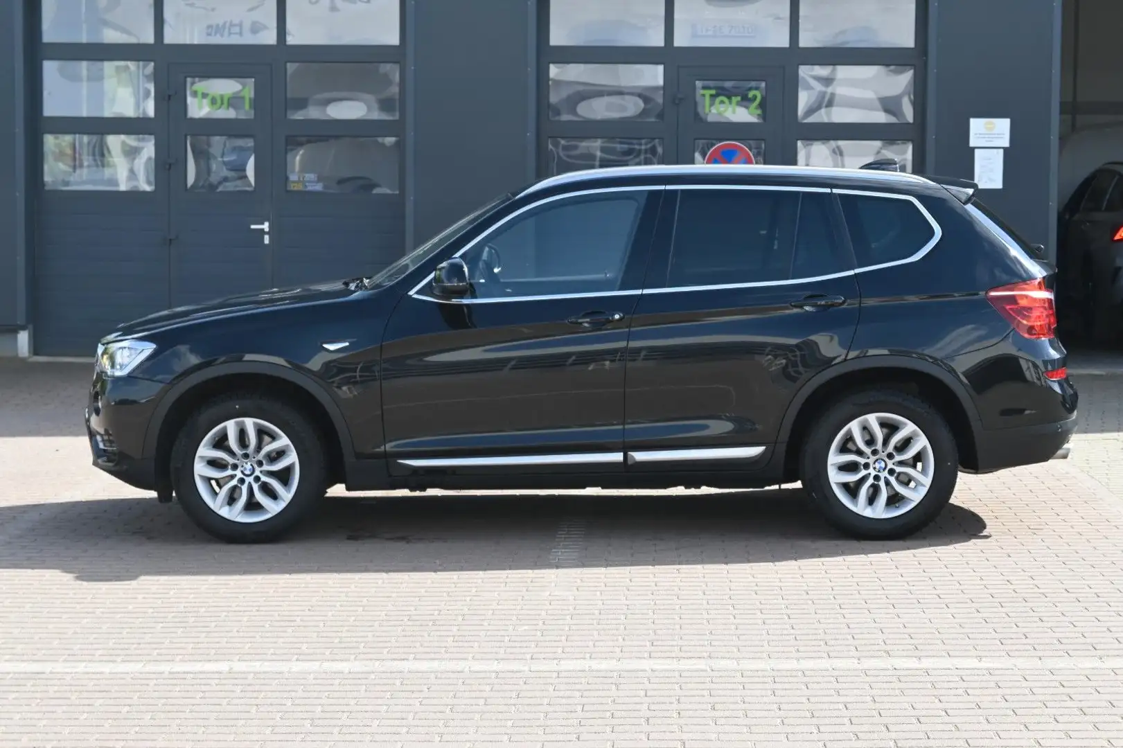 BMW X3 xDrive 20d xLine*LED*STHZ*HUD*CAM*AHK Schwarz - 2