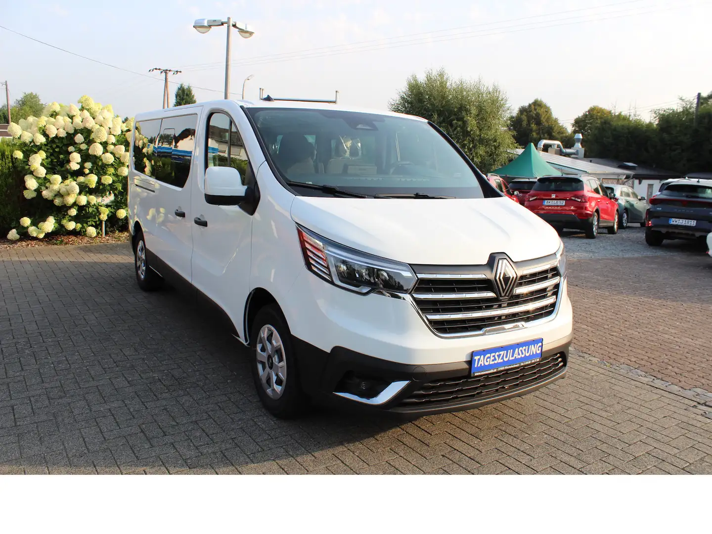 Renault Trafic 2,0 dCI L2H1 / Authentic/9Sitze/SHZ/PDC/ Biały - 1