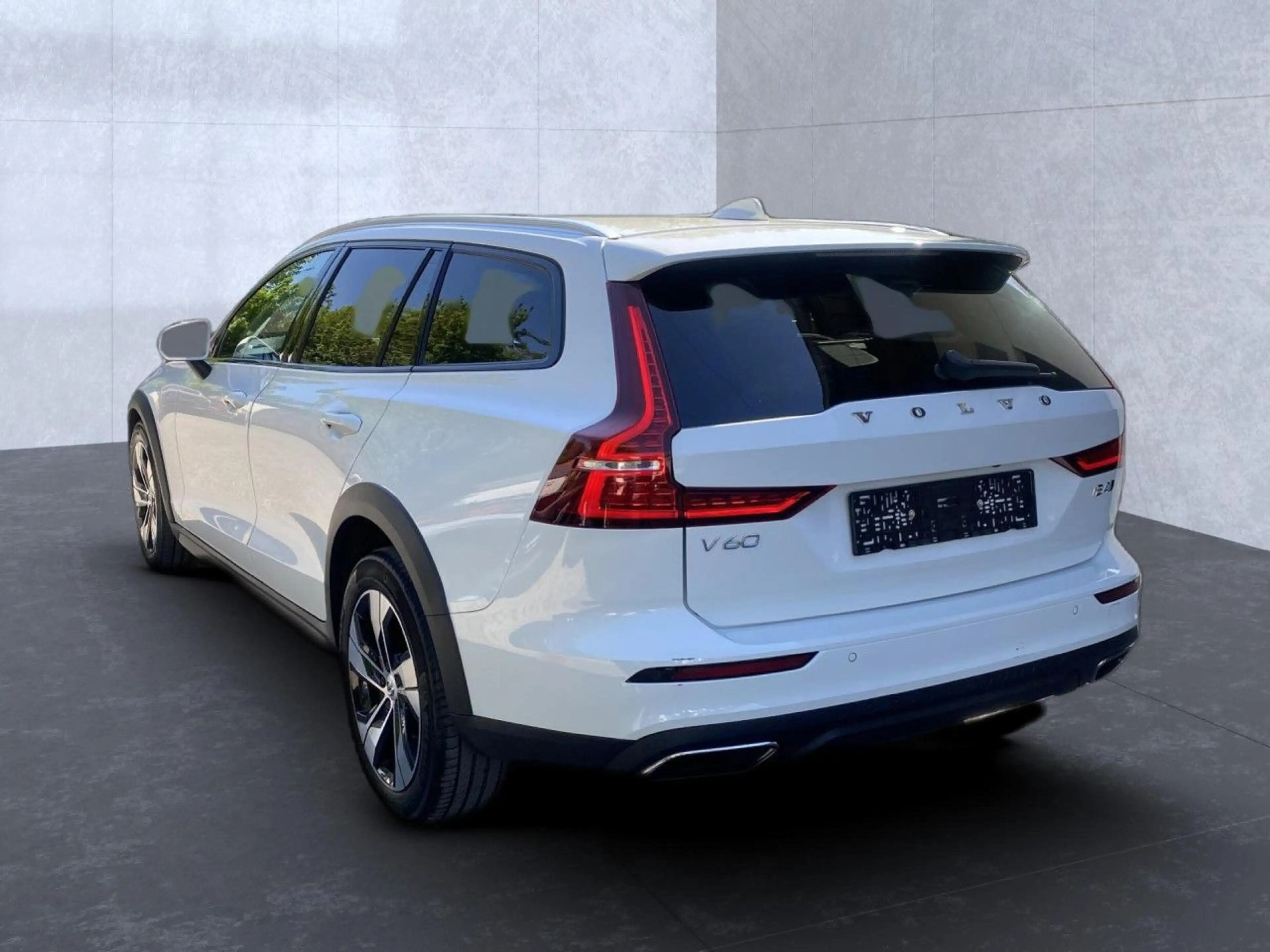 Volvo V60 Cross Country V60 CC Pro AWD Bluetooth Navi LED Vollleder Klima — photo 3