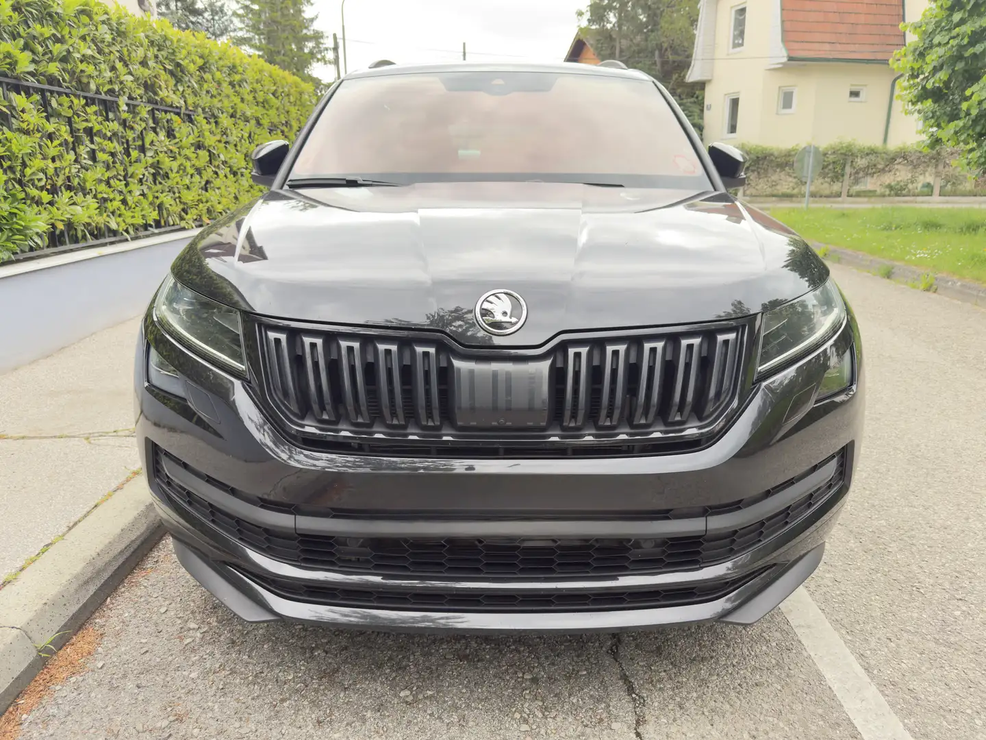 Skoda Kodiaq Kodiaq 2,0 TDI SCR 4x4 Sportline *VOLLAUSTATTUNG* Schwarz - 2