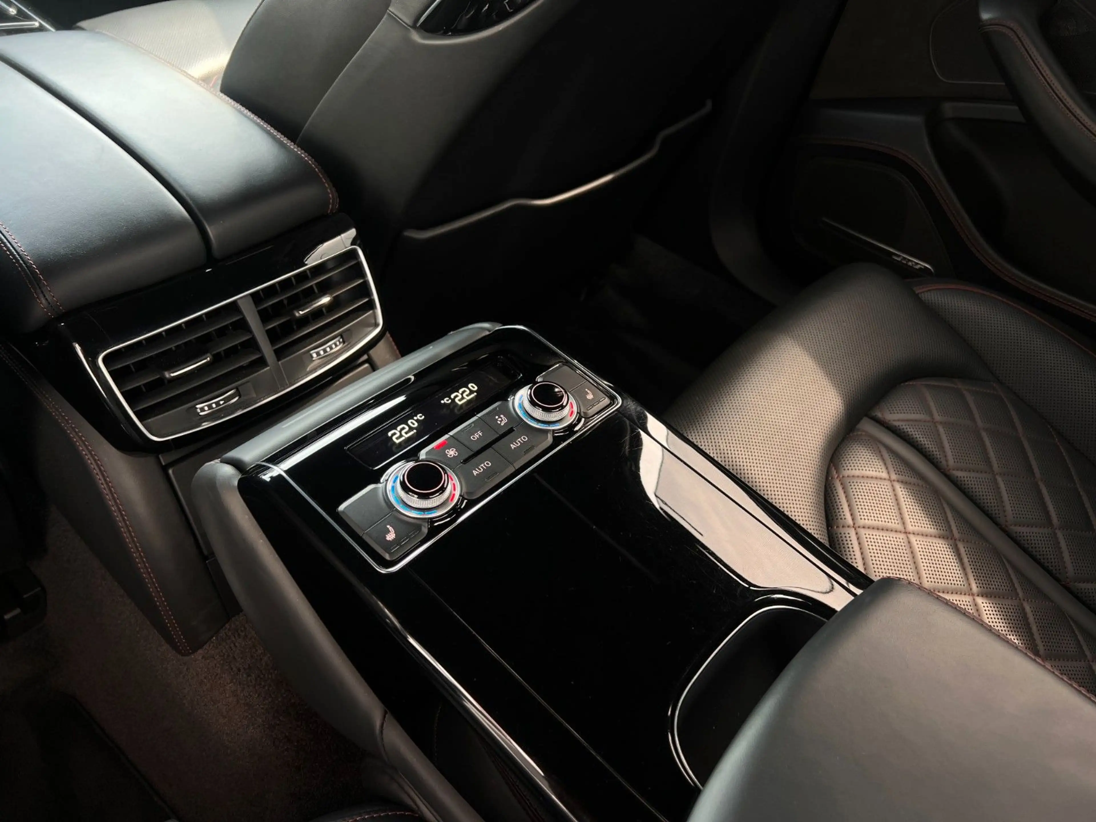 Audi S8 4.0 TFSI Quattro Plus*360° Kamera*Head-Up* — photo 12