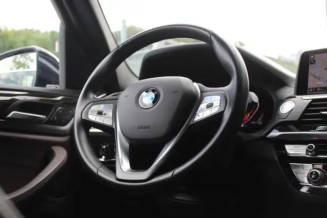 BMW X3 view 9