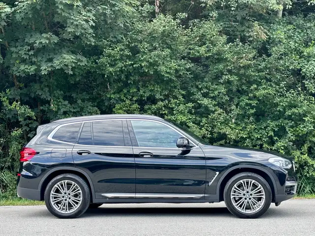 BMW X3 view 3