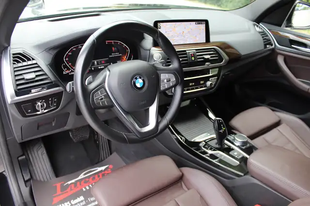 BMW X3 view 8