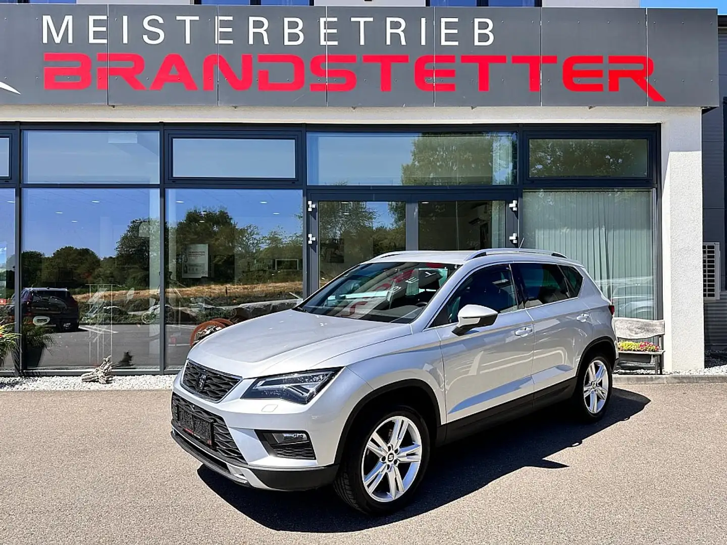 SEAT Ateca 1,4 Xcellence ACT TSI Silber - 1