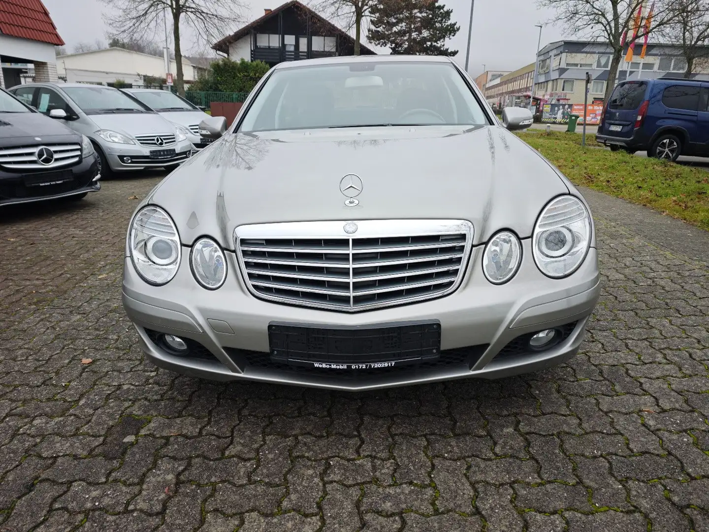 Mercedes-Benz E 200 Automatik, Navi, Bluetooth, Wartung neu Silber - 2