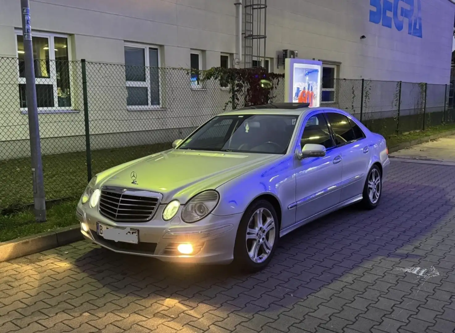 Mercedes-Benz E 200 Kompressor Automatik Avantgarde - 2