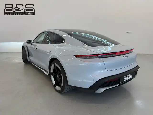 Porsche Taycan view 7