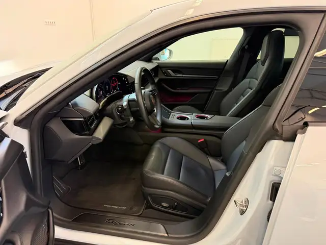 Porsche Taycan view 13