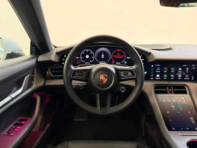 Porsche Taycan view 14