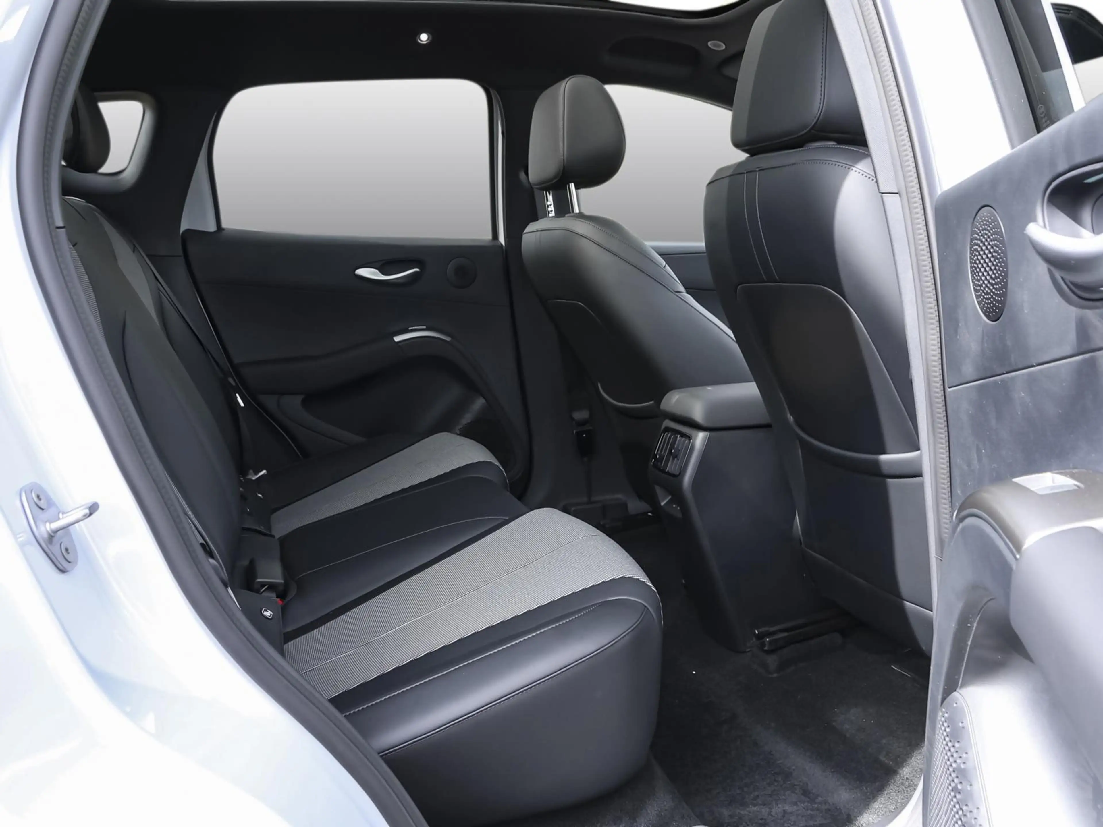 BYD Dolphin G DM-i Comfort NAVI SHZ PDC KLIMA SERVO — photo 4