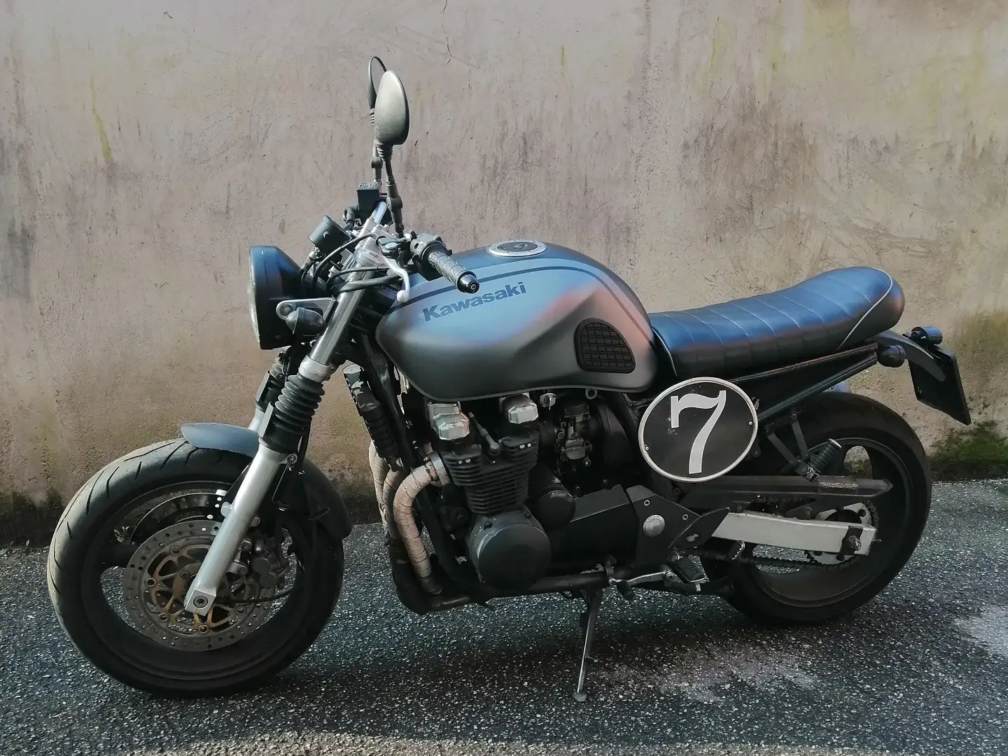 Kawasaki ZR - 7 Special Gris - 1