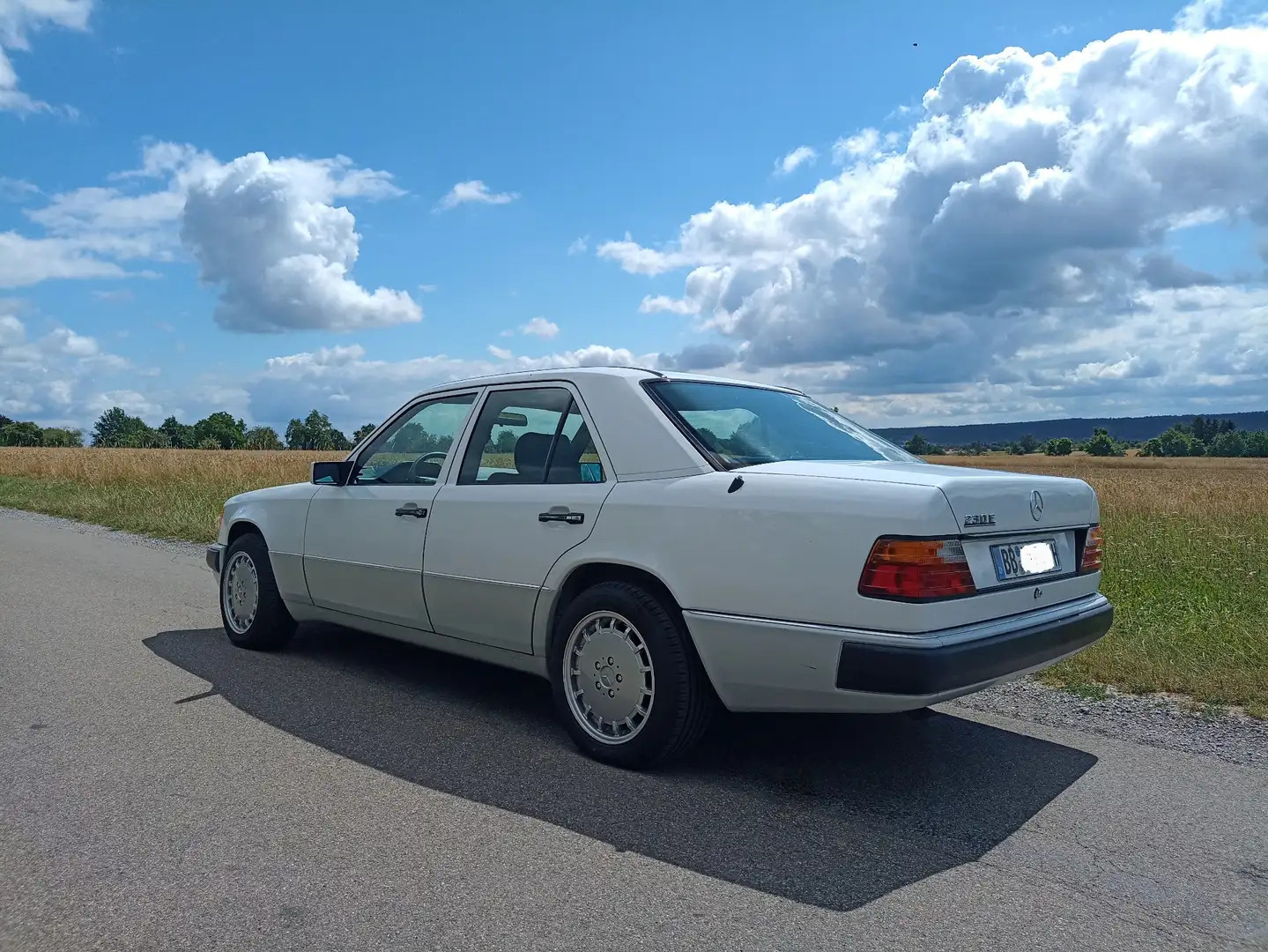 Mercedes-Benz E 230 Neuwertiger Zustand-MB Historie-2 Hand Blanco - 1