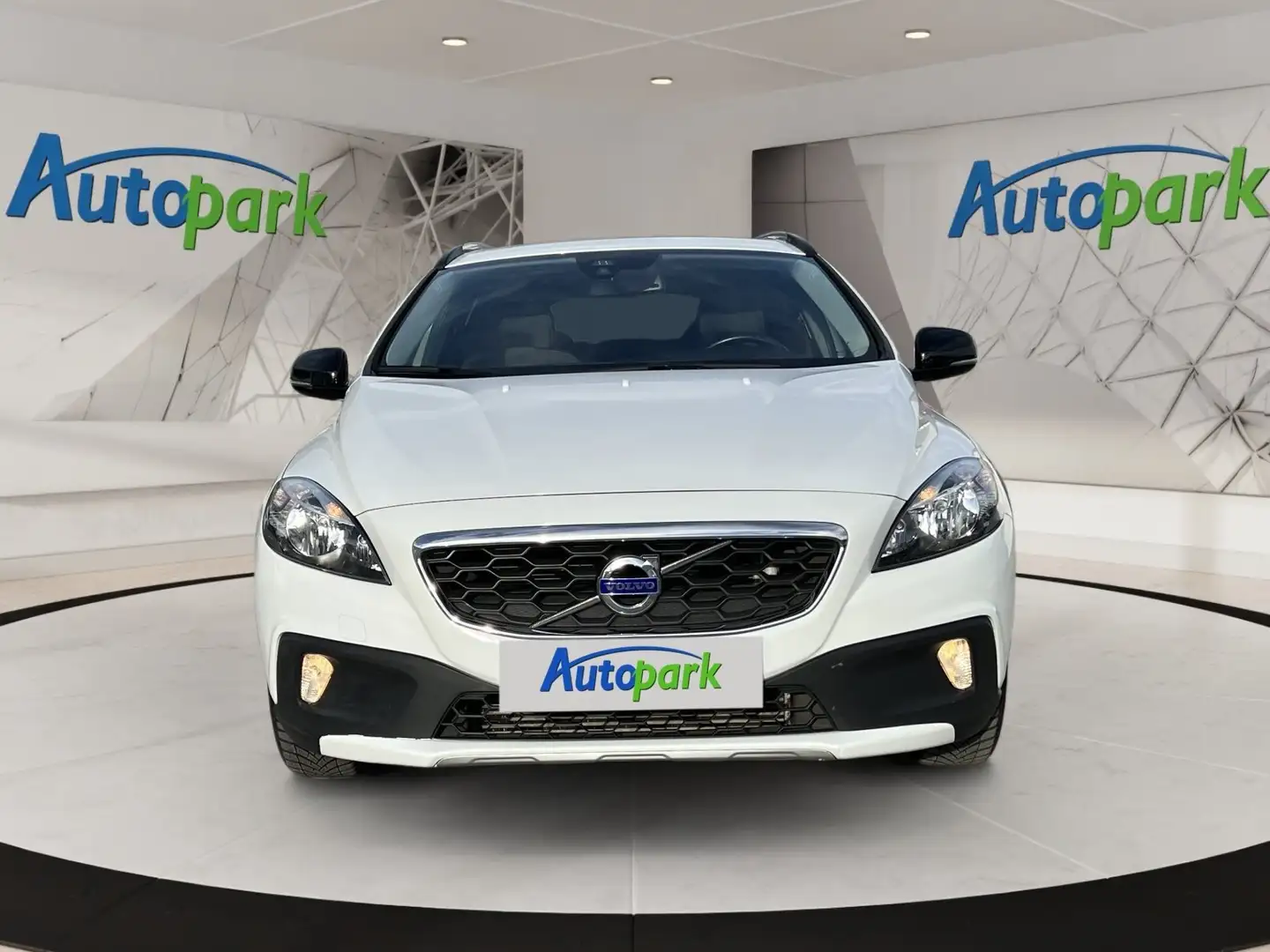Volvo V40 Cross Country D2 Momentum Blanc - 2