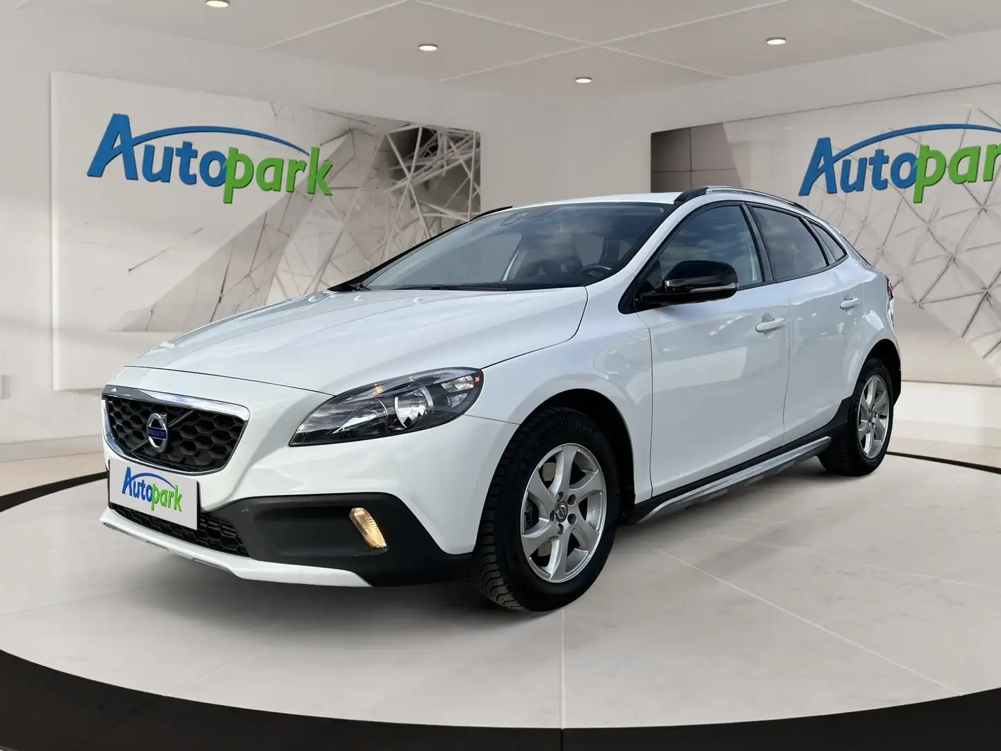 Volvo V40 Cross Country D2 Momentum Blanc - 1