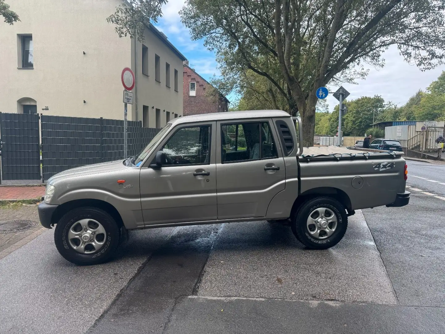 Mahindra PICK UP*ALLRAD* Grau - 2
