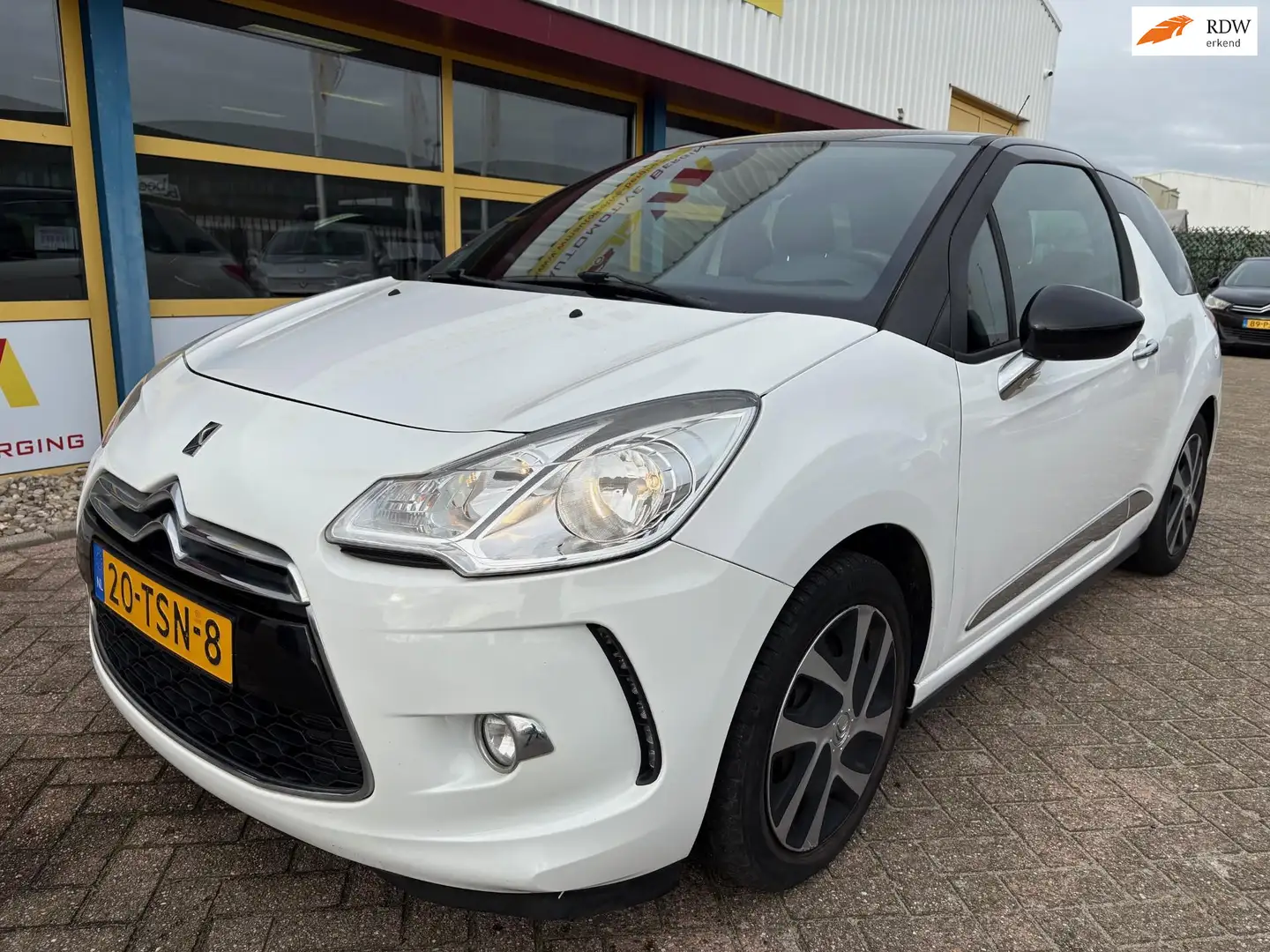 Citroen DS3 1.6 e-HDi So Chic Weiß - 1