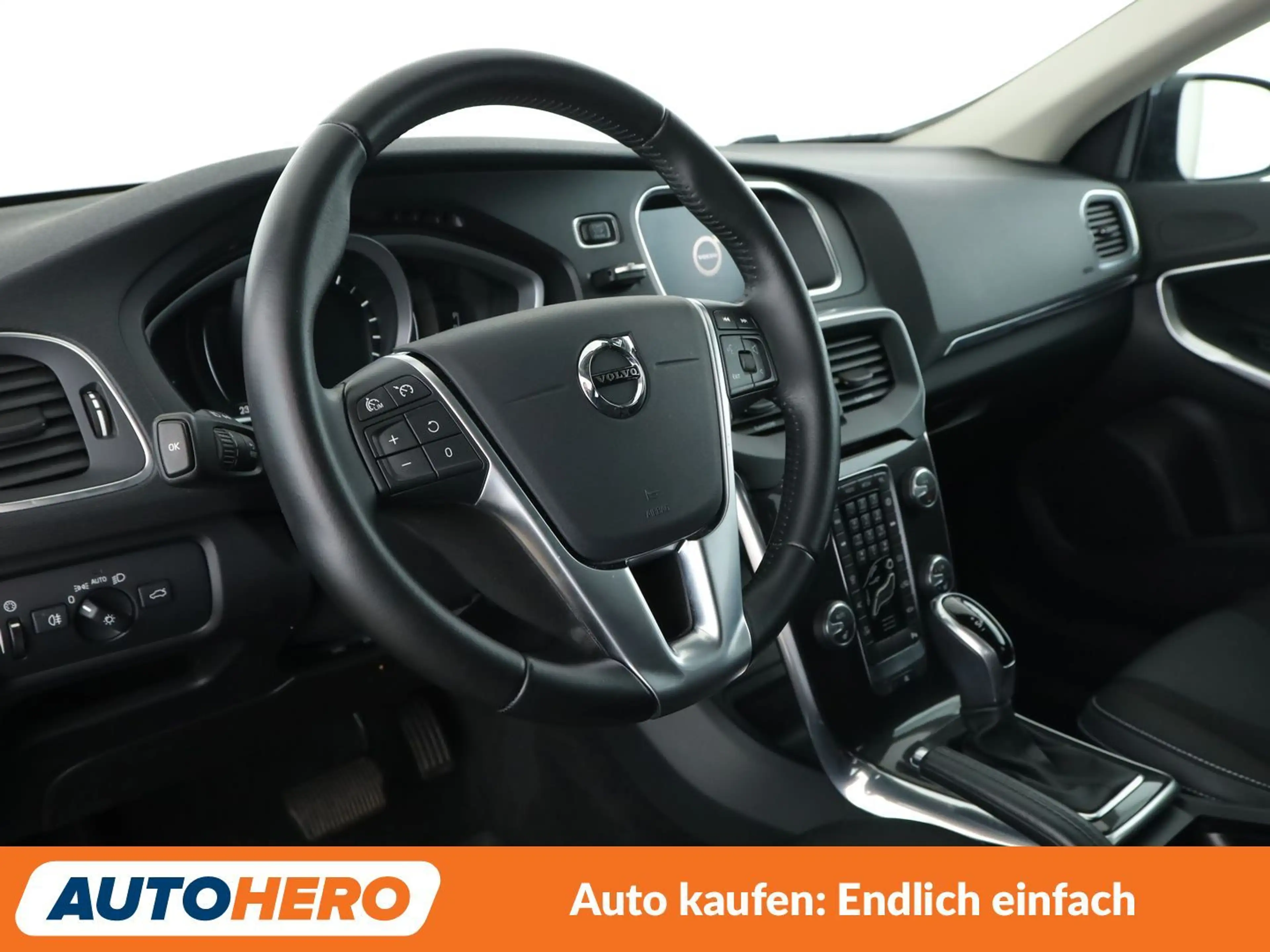 Volvo V40 1.5 Momentum Aut.*NAV*TEMPO*CAM*PDC*SHZ*ALU* — photo 11