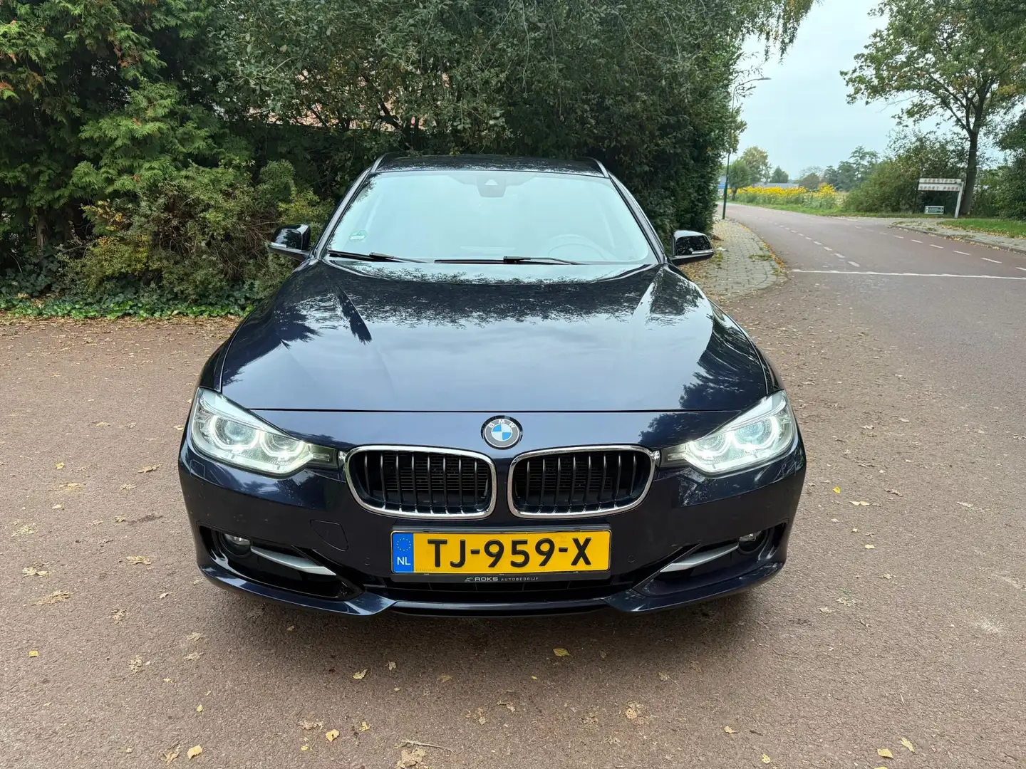 BMW 320 3-serie Touring 320i High Executive / Navi / xenon Blauw - 2