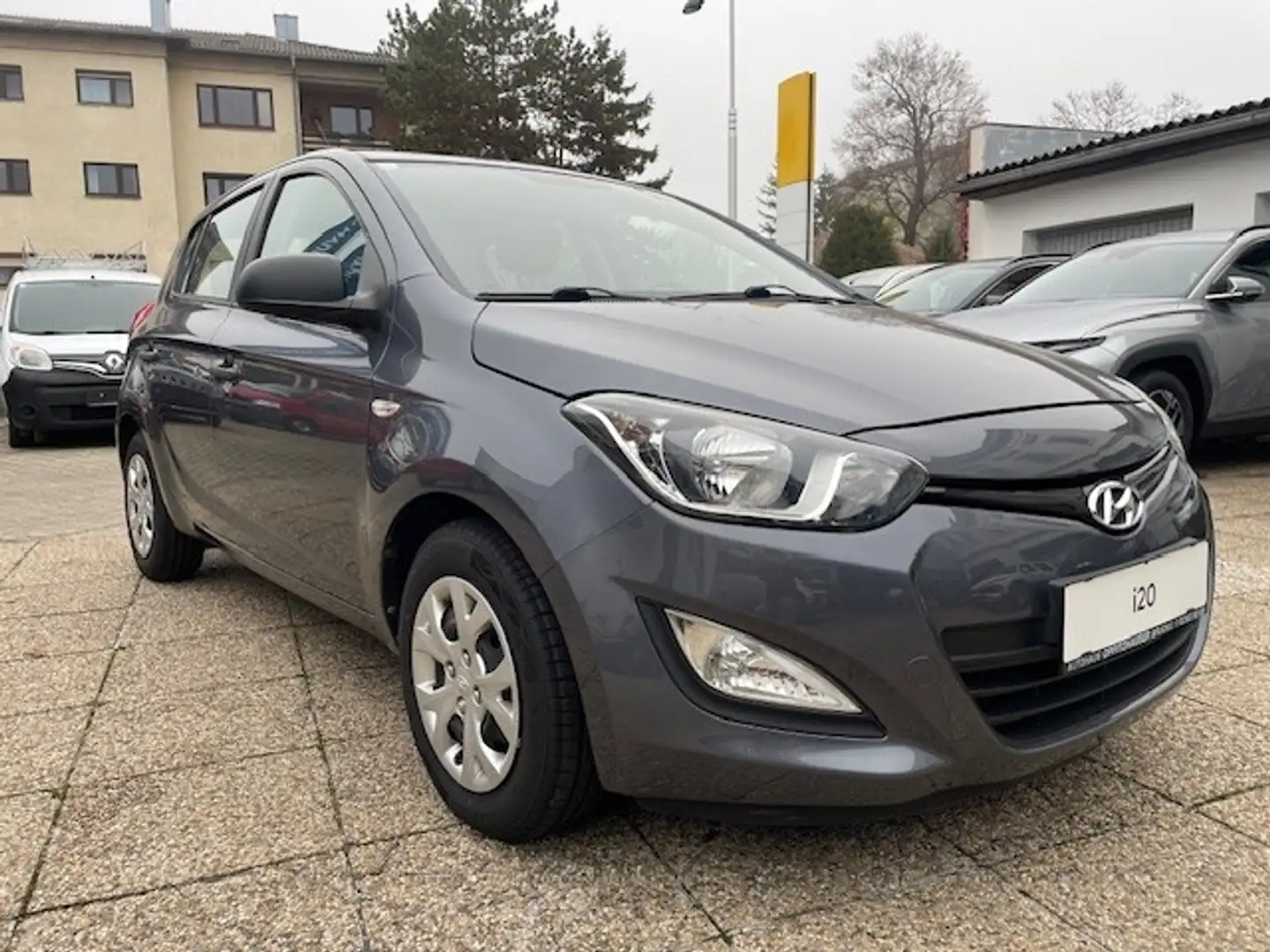 Hyundai i20 1,25 Life Grau - 2