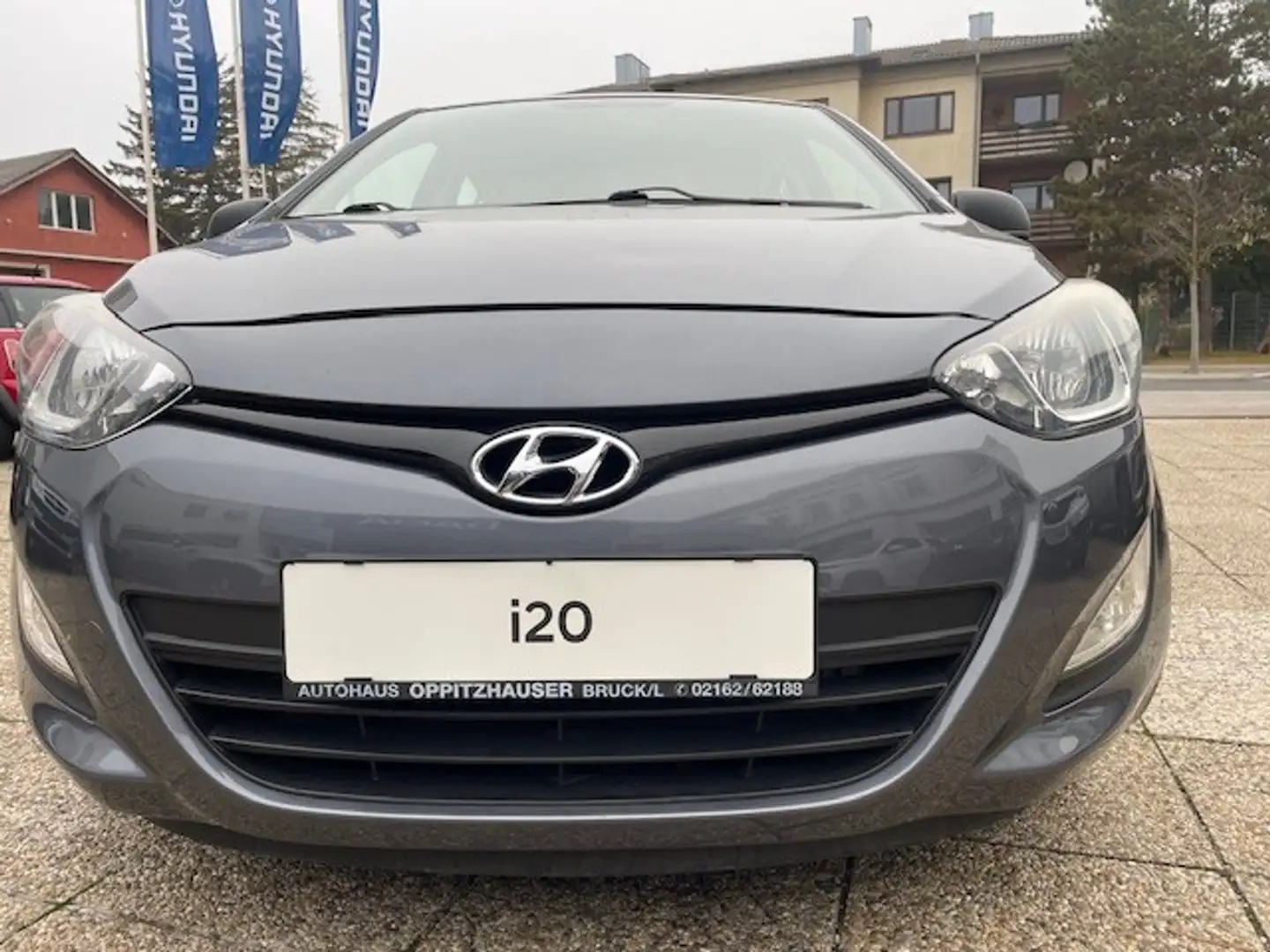 Hyundai i20 1,25 Life Grau - 1