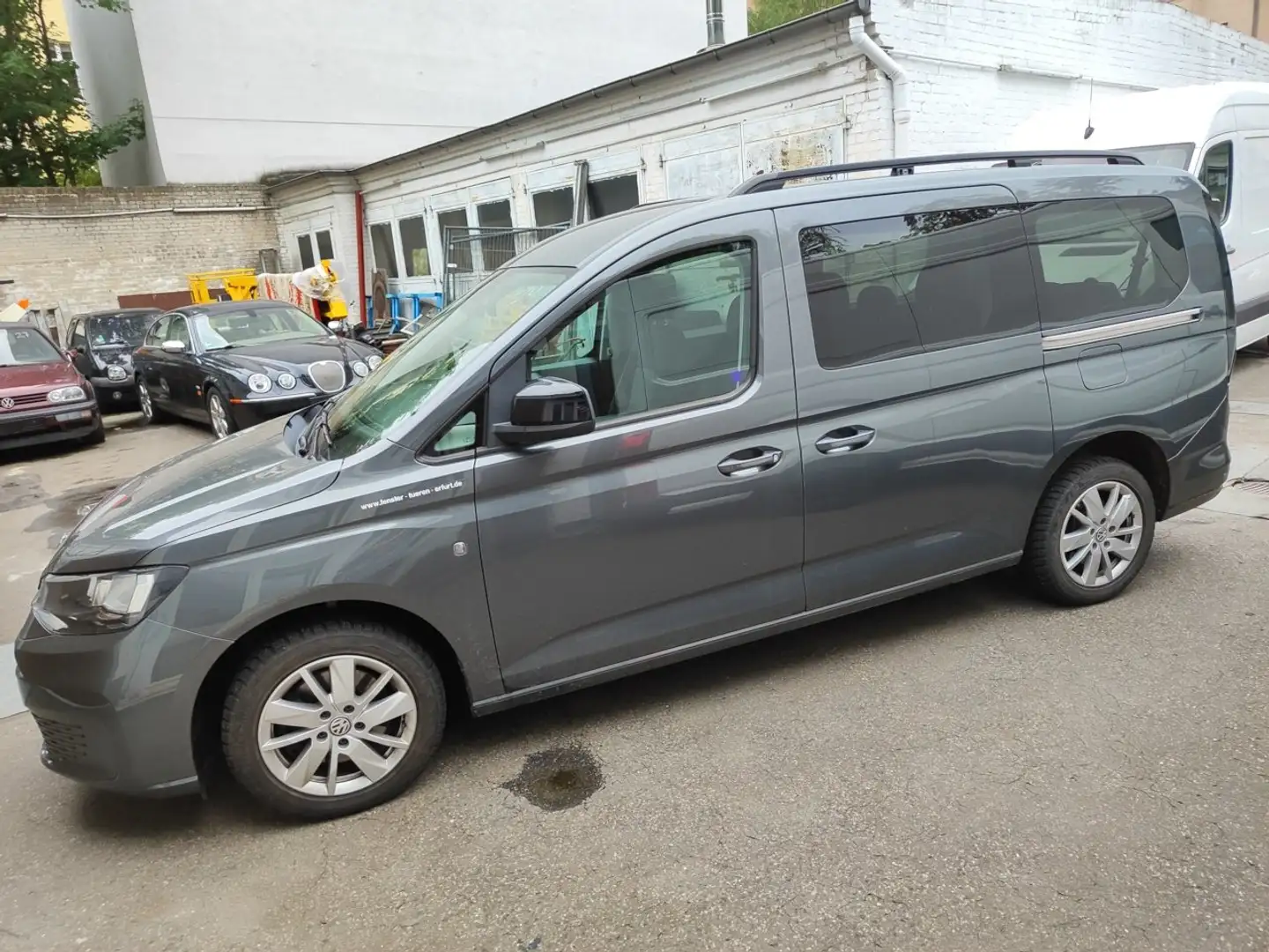 Volkswagen Caddy Life Maxi Gris - 1