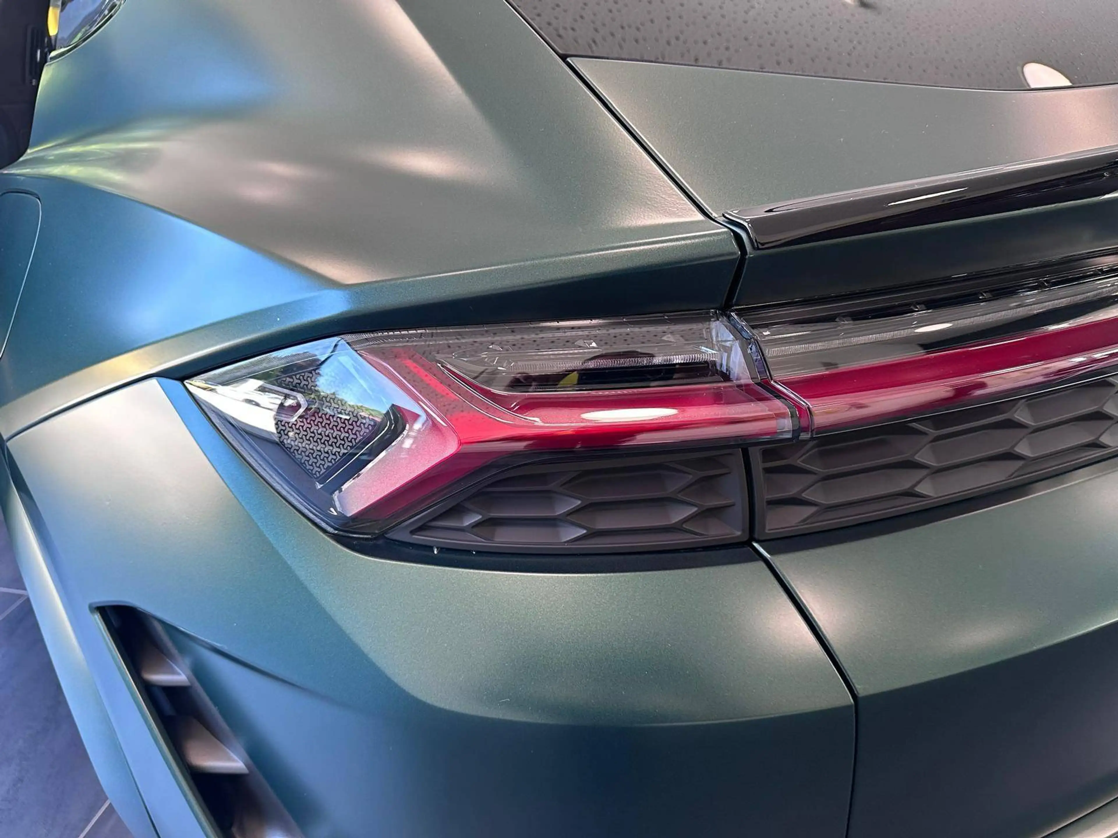 Lamborghini Urus Urus SE, Akrapovic, foliert, TOP spec Unikat — photo 6