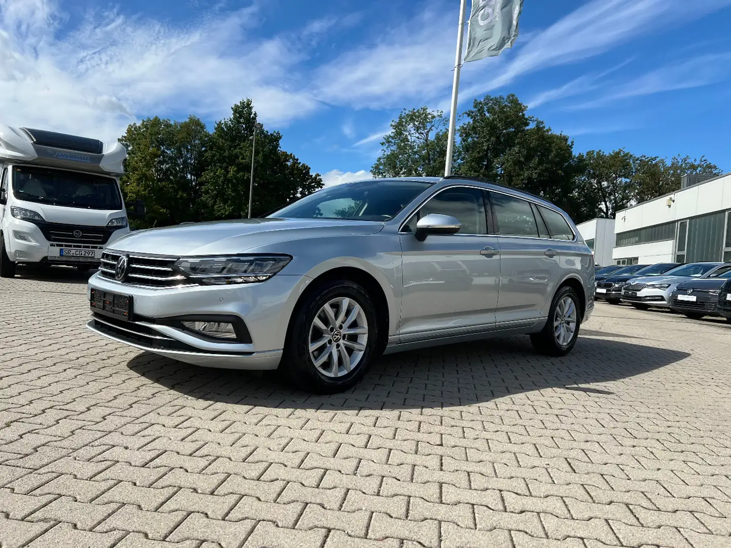 Volkswagen Passat Variant 2.0 TDI Business LED Navi ACC AHK Silber - 1