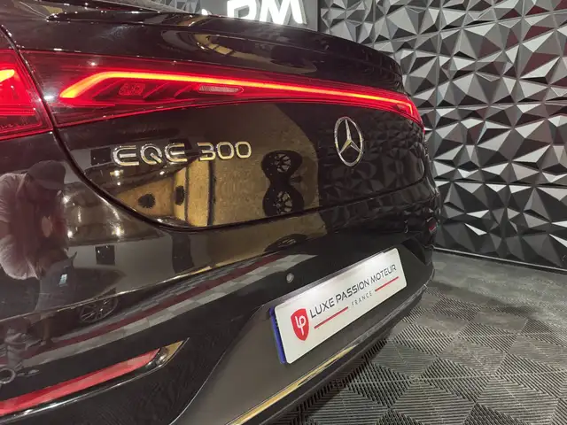 Mercedes-Benz EQE view 21