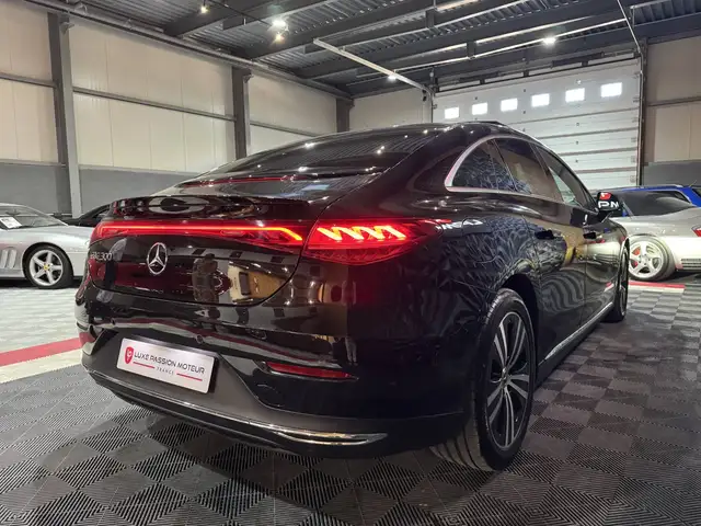 Mercedes-Benz EQE view 9