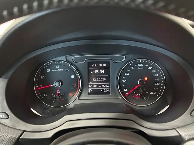 Audi Q3 view 9