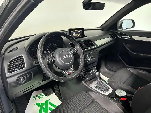 Audi Q3 view 3
