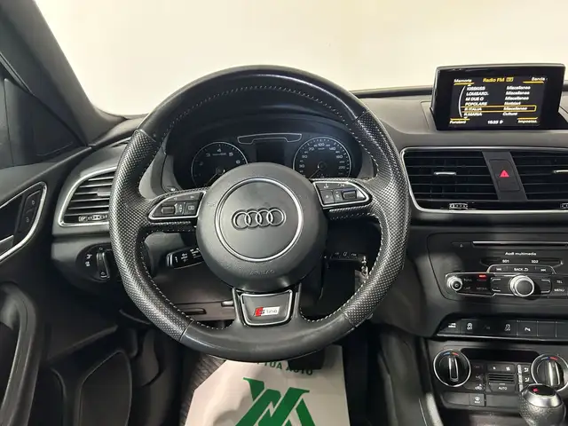 Audi Q3 view 7