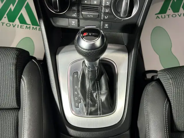 Audi Q3 view 14