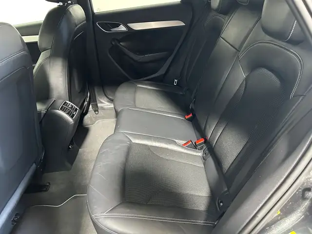 Audi Q3 view 8