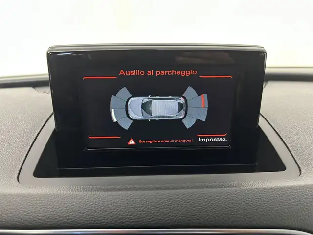 Audi Q3 view 10