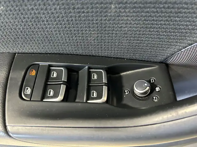 Audi Q3 view 12